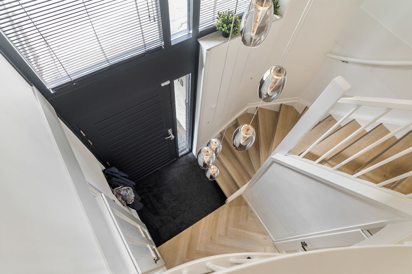 Tussenwoning te koop: Ambachtsherenlaan 18, Mijnsheerenland