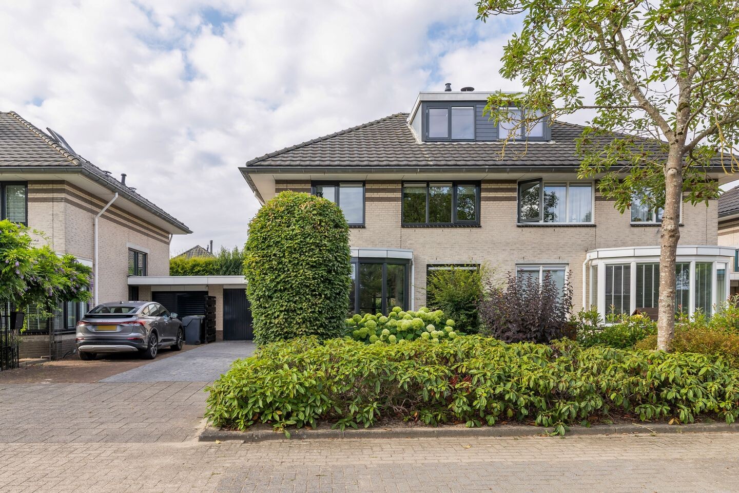 Tussenwoning te koop: Ambachtsherenlaan 18, Mijnsheerenland