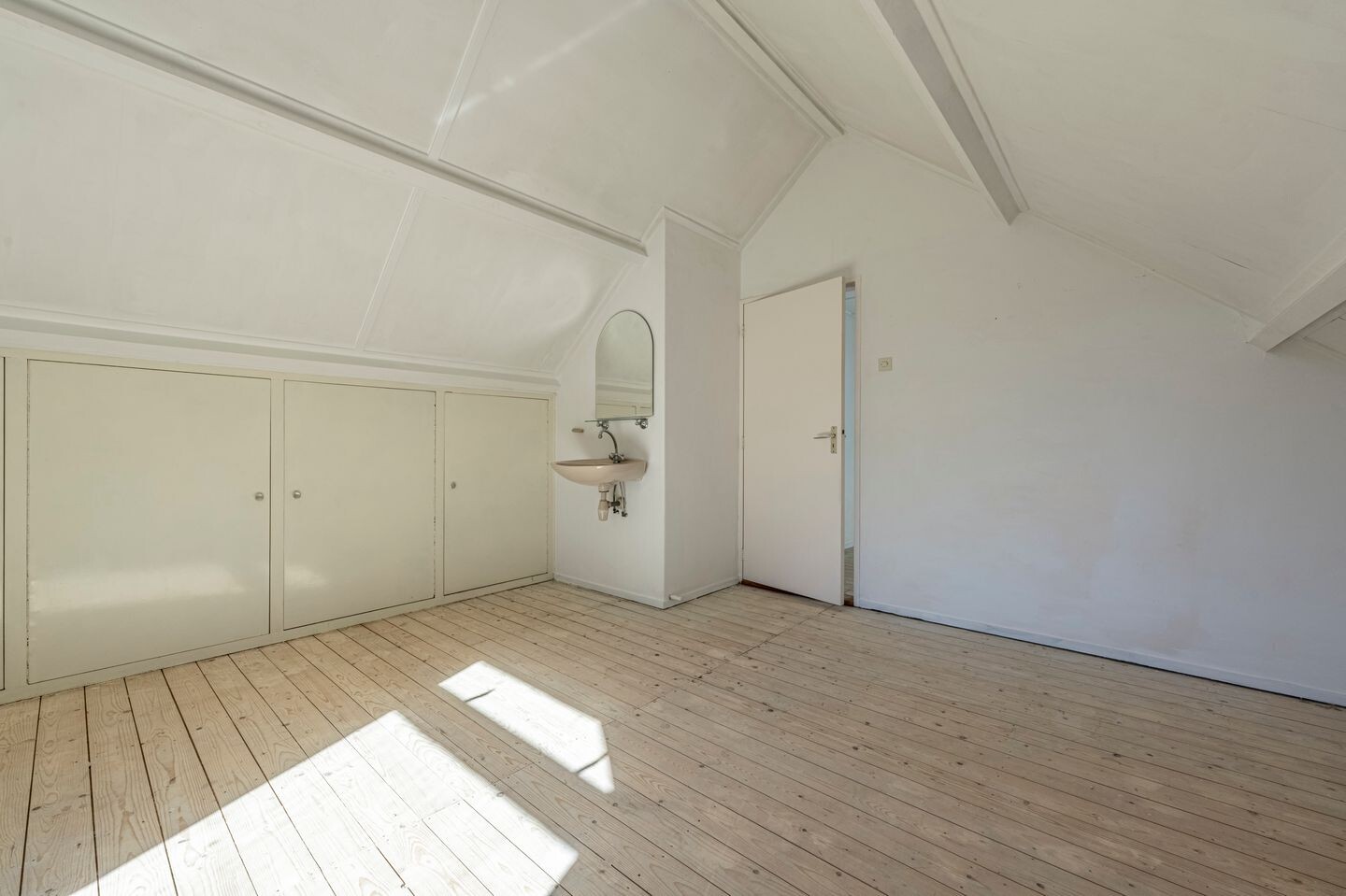 Twee-onder-één-kap te koop: Marijkestraat 12, Heinenoord