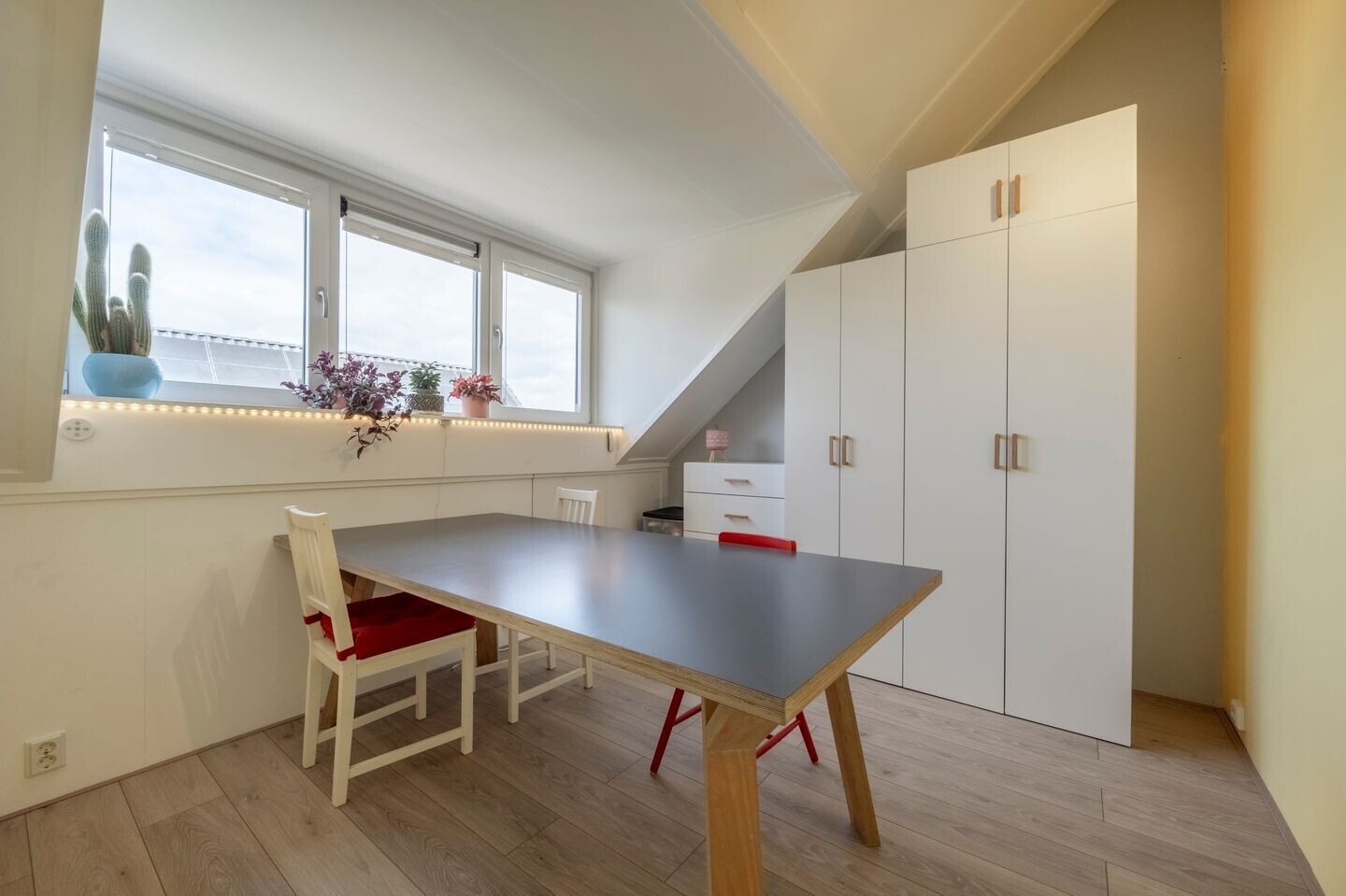 Hoekwoning te koop: Arie Jongekrijgstraat 2, Heinenoord