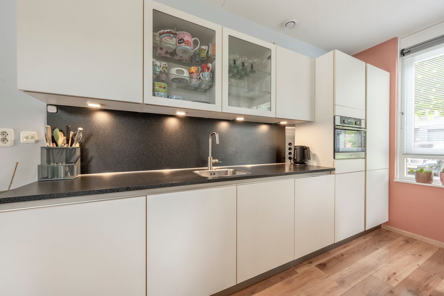 Hoekwoning te koop: Arie Jongekrijgstraat 2, Heinenoord