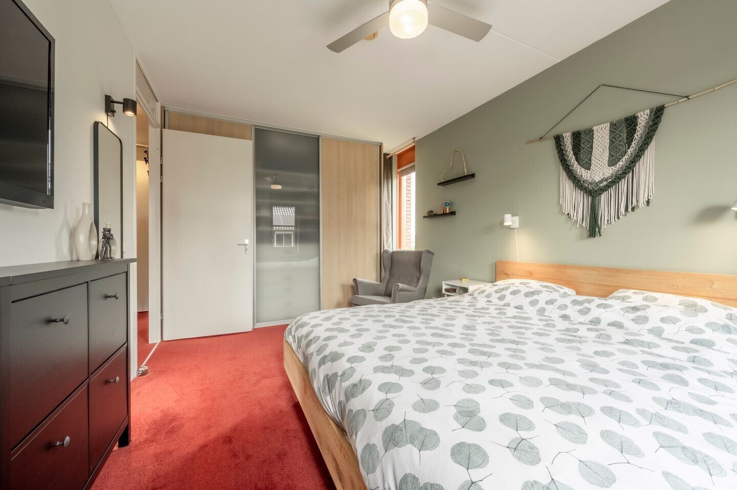 Hoekwoning te koop: Arie Jongekrijgstraat 2, Heinenoord