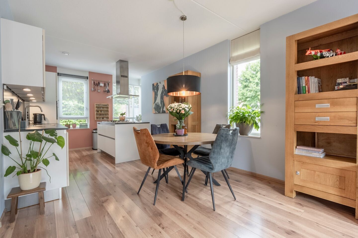 Hoekwoning te koop: Arie Jongekrijgstraat 2, Heinenoord