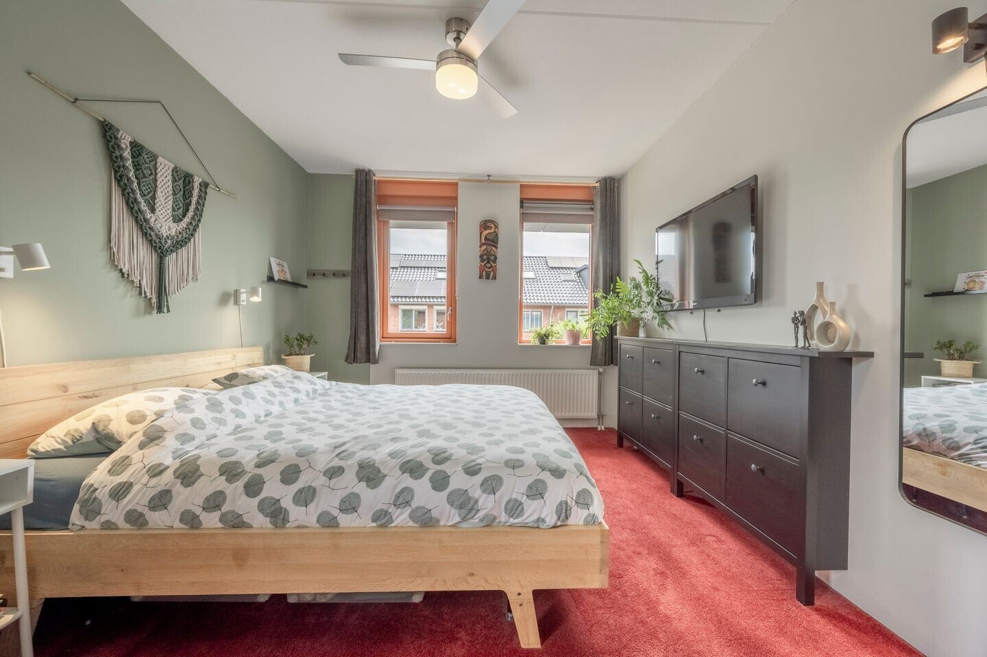 Hoekwoning te koop: Arie Jongekrijgstraat 2, Heinenoord