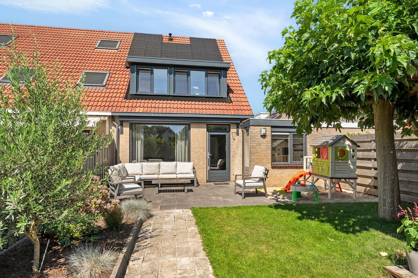 Tussenwoning te koop: Lijsterstraat 8, Numansdorp
