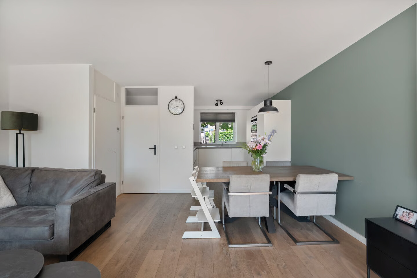 Tussenwoning te koop: Lijsterstraat 8, Numansdorp