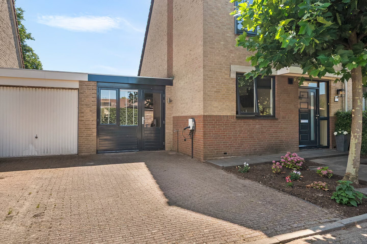 Tussenwoning te koop: Lijsterstraat 8, Numansdorp