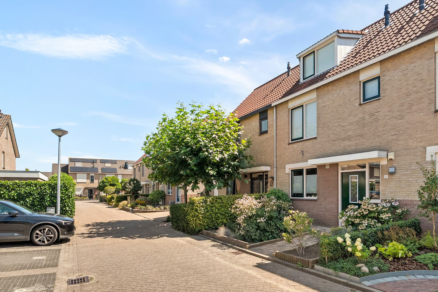 Tussenwoning te koop: Lijsterstraat 8, Numansdorp