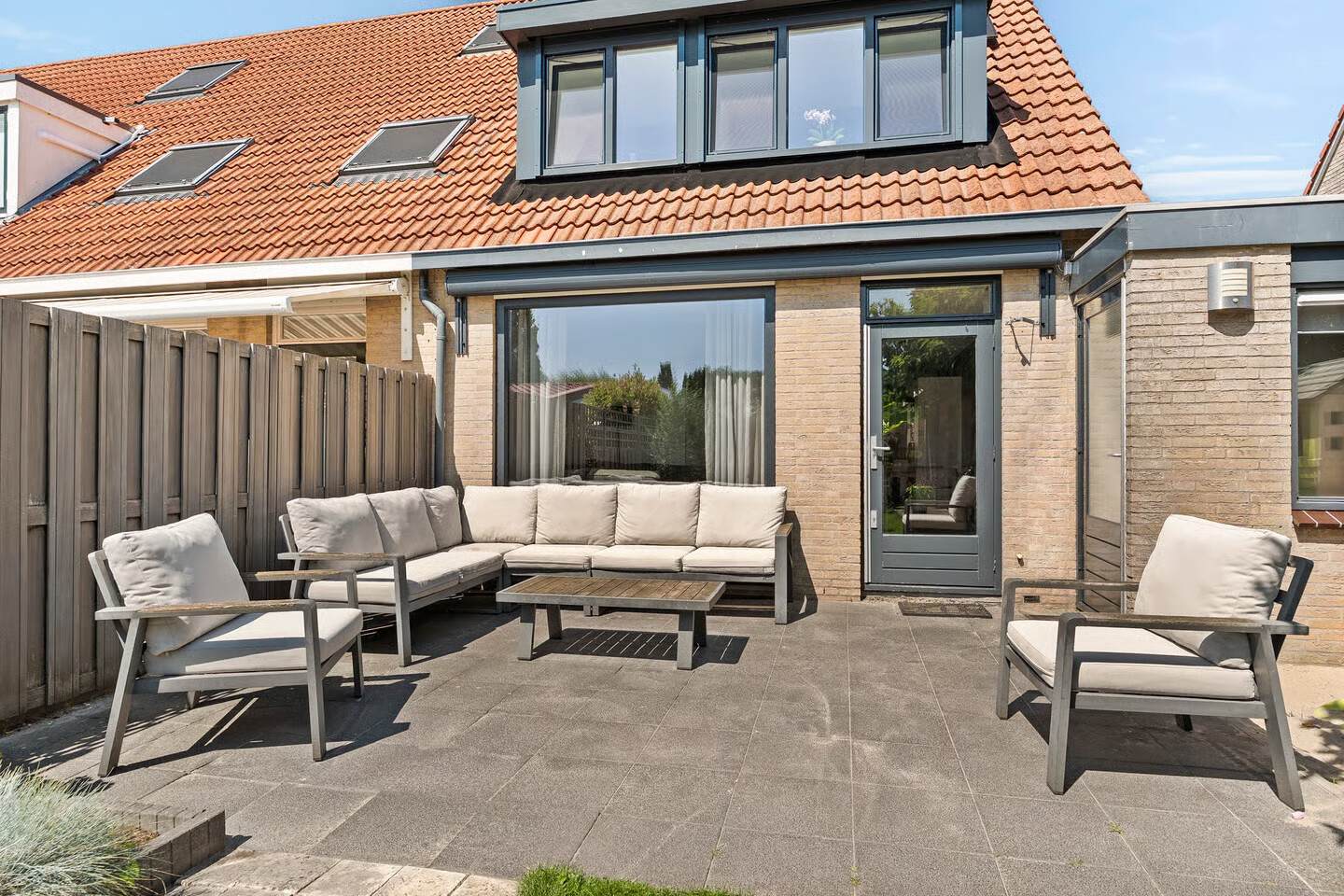 Tussenwoning te koop: Lijsterstraat 8, Numansdorp