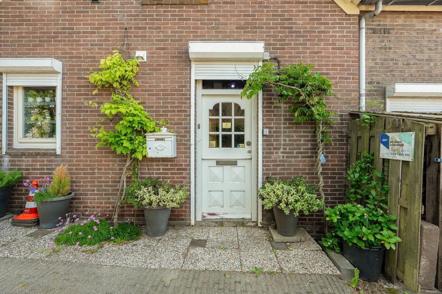 Twee-onder-één-kap te koop: Zwartsluisje 87, Zuid-Beijerland