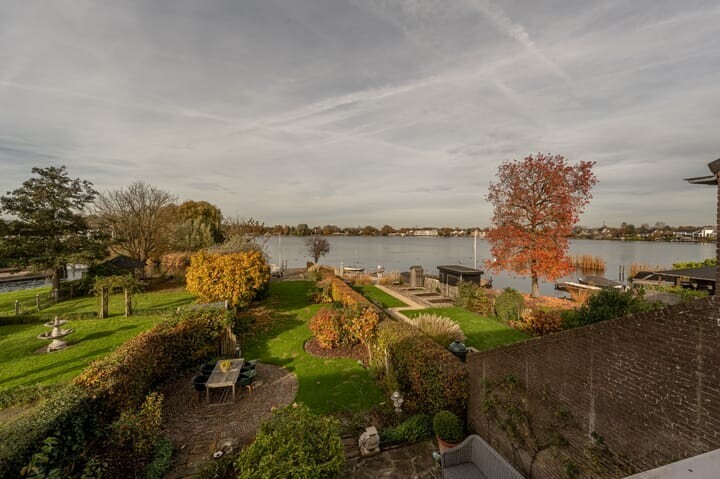 Tussenwoning te koop: Dorpsstraat 92, Maasdam