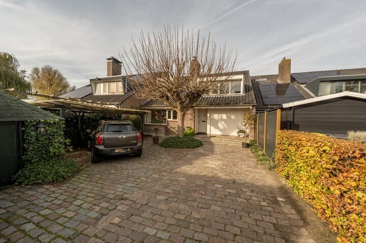 Tussenwoning te koop: Dorpsstraat 92, Maasdam