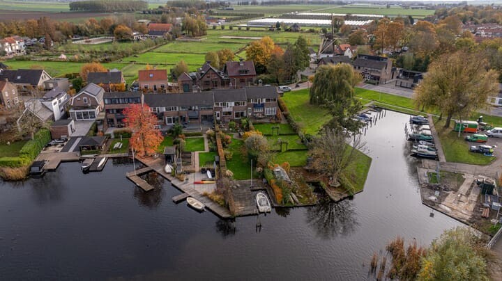 Tussenwoning te koop: Dorpsstraat 92, Maasdam
