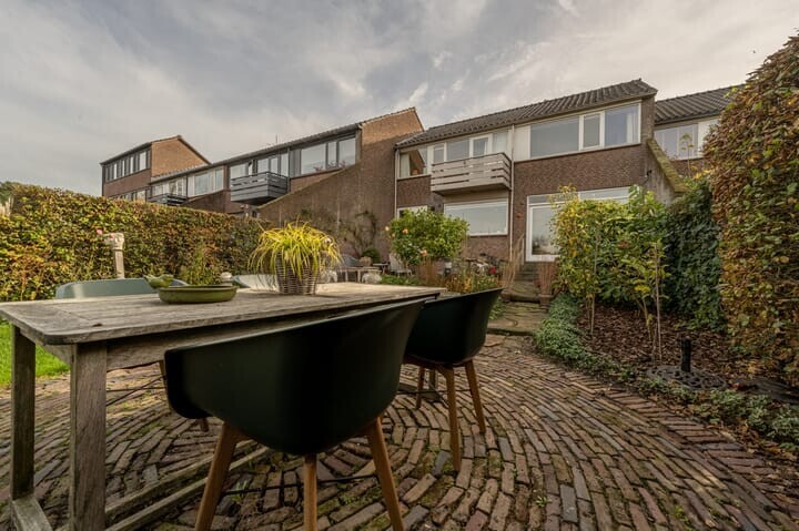 Tussenwoning te koop: Dorpsstraat 92, Maasdam