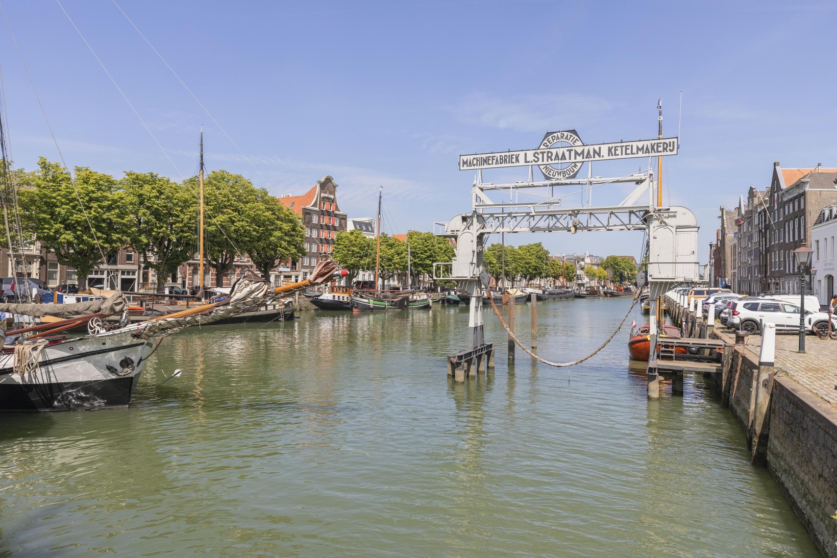 Tussenwoning te koop: Hoge Nieuwstraat 21, Dordrecht