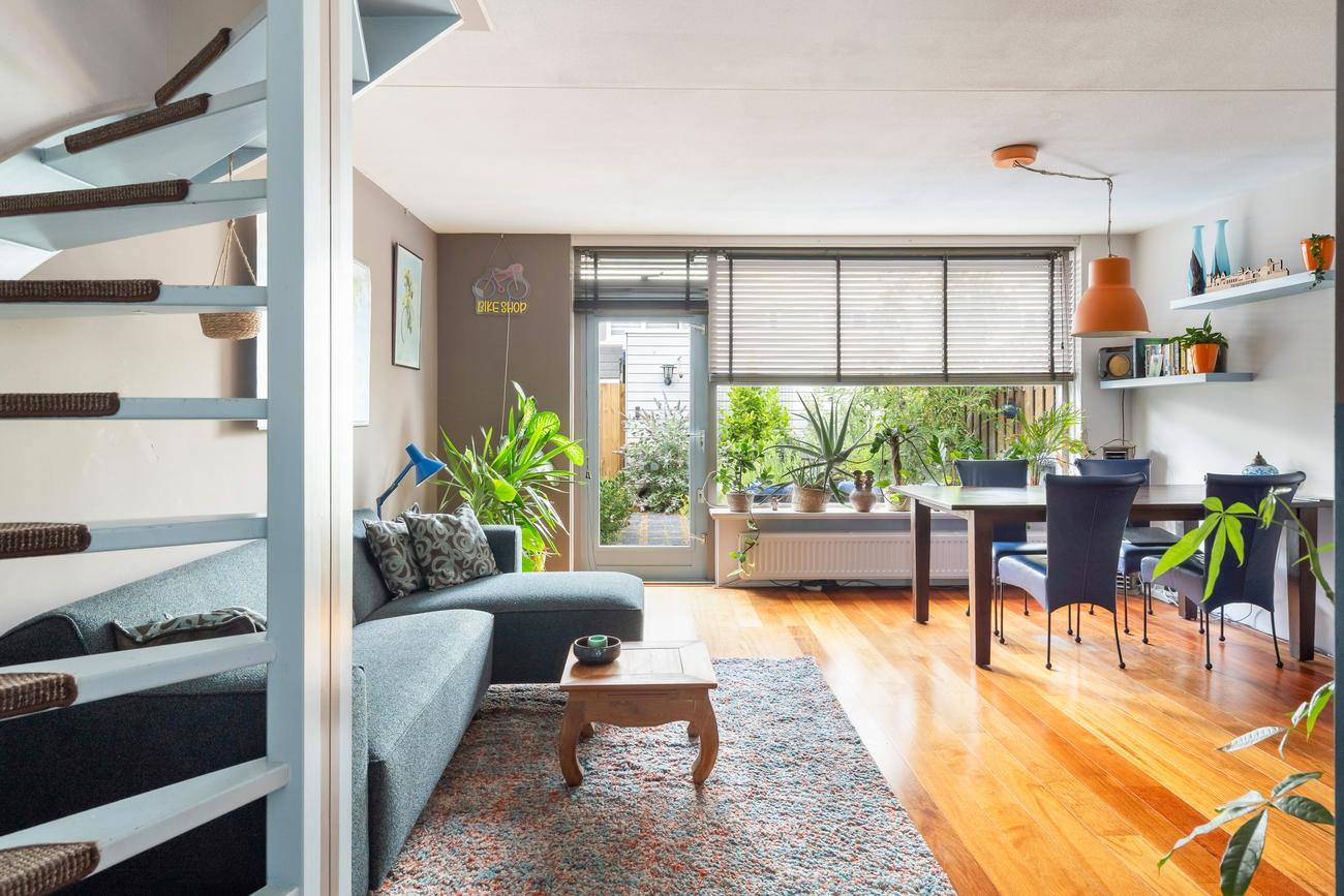Tussenwoning te koop: Chris J. Walsonstraat 61, Dordrecht