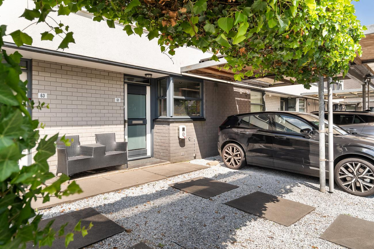 Tussenwoning te koop: Chris J. Walsonstraat 61, Dordrecht