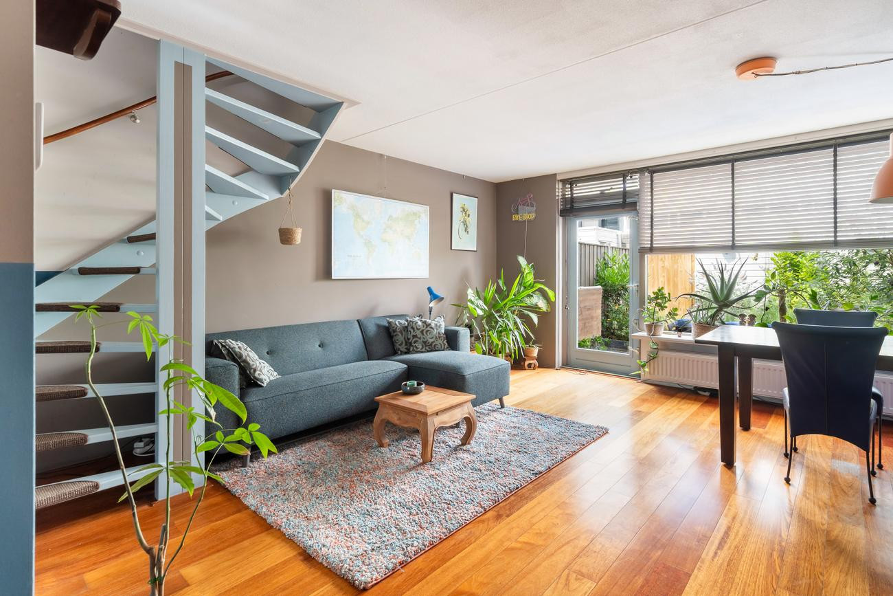 Tussenwoning te koop: Chris J. Walsonstraat 61, Dordrecht