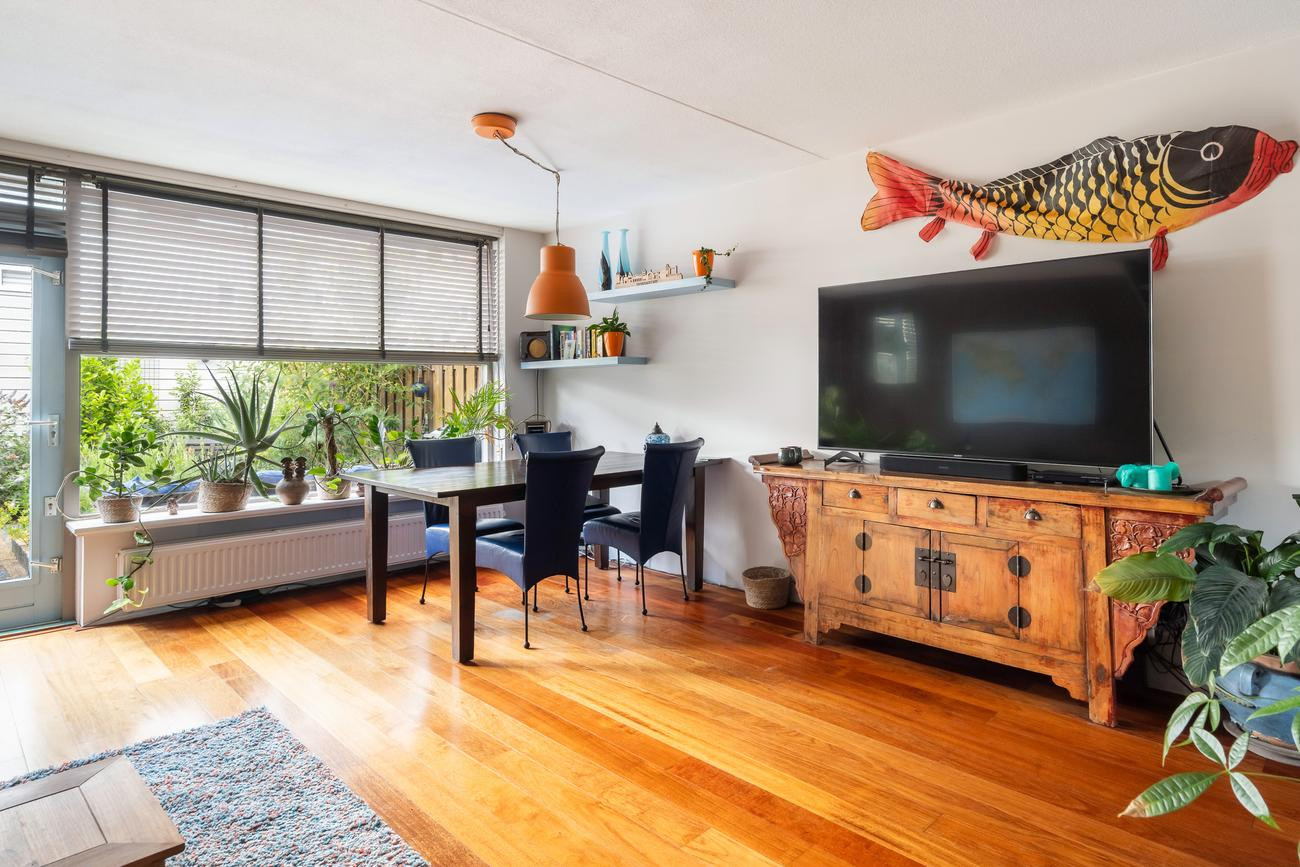 Tussenwoning te koop: Chris J. Walsonstraat 61, Dordrecht