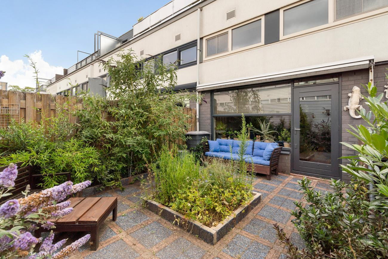 Tussenwoning te koop: Chris J. Walsonstraat 61, Dordrecht
