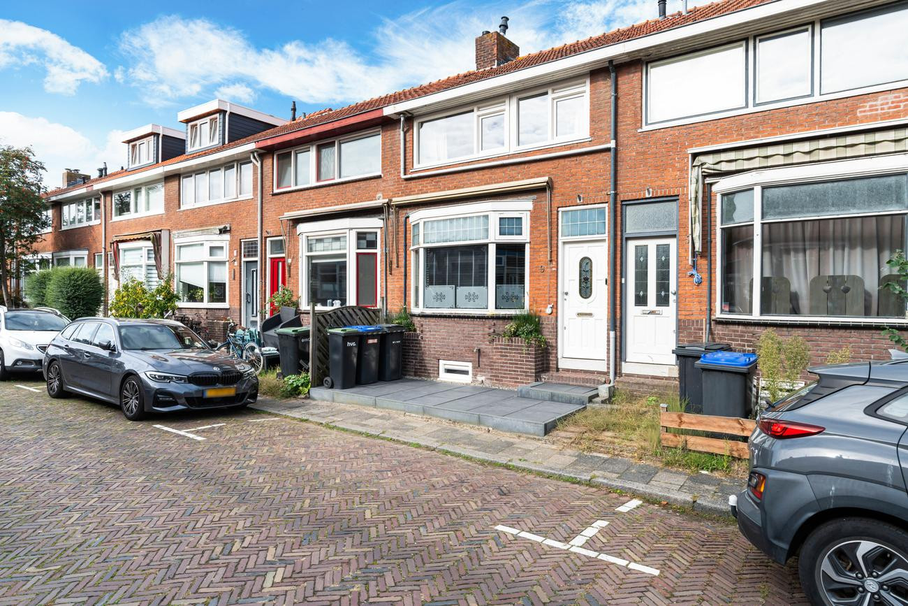 Tussenwoning te koop: Floresstraat 9, Dordrecht
