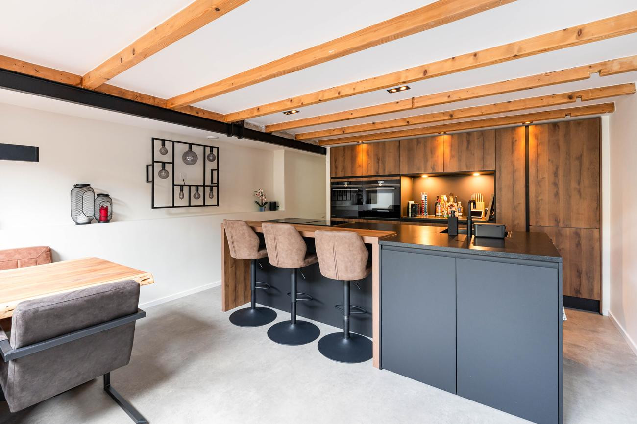Tussenwoning te koop: Floresstraat 9, Dordrecht