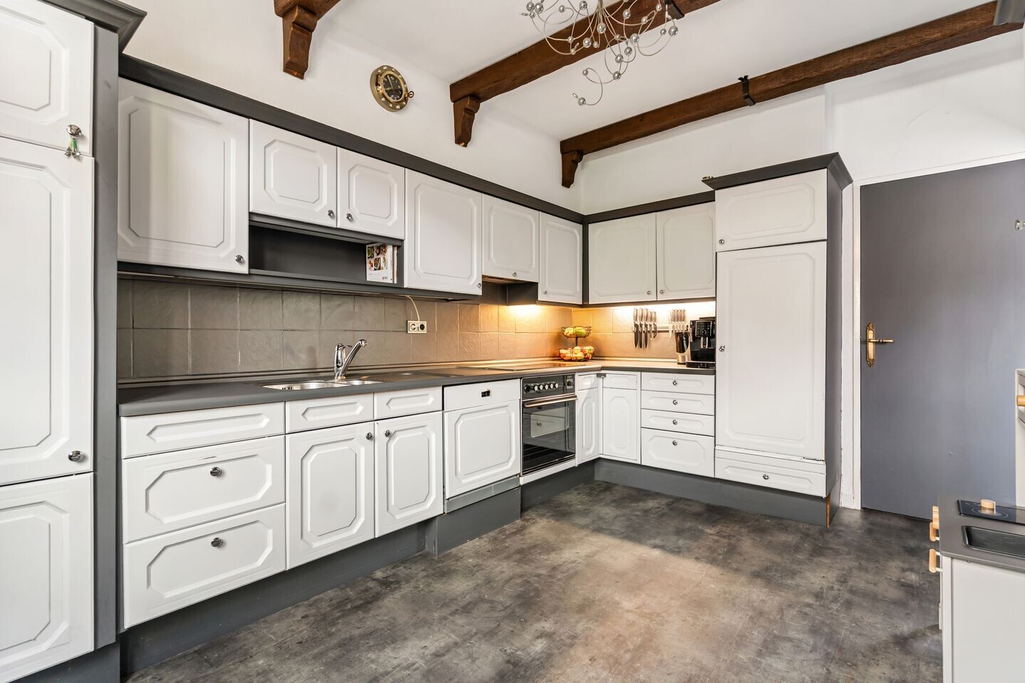 Hoekwoning te koop: Volkerakweg 36, Dordrecht