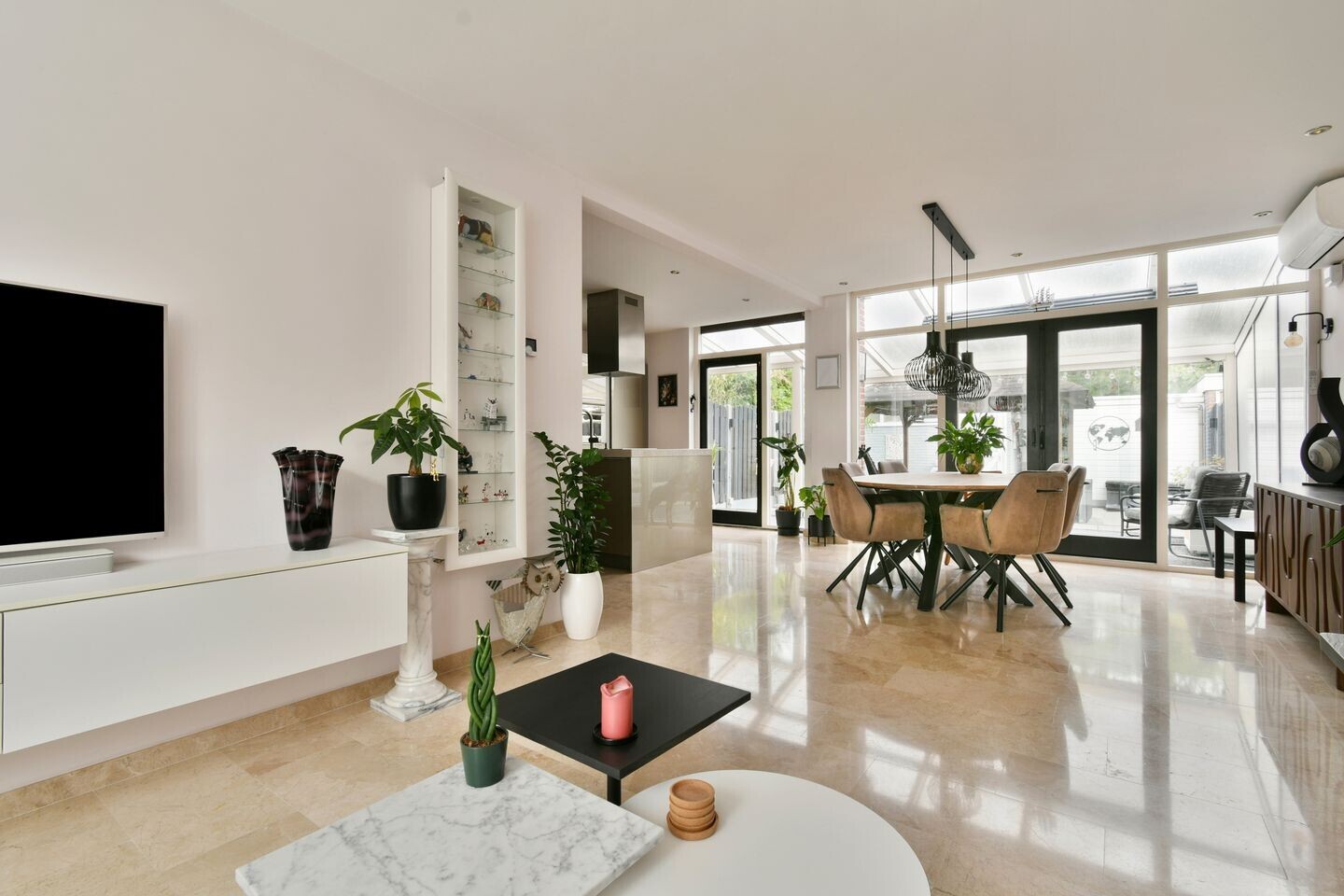 Tussenwoning te koop: Volkerakweg 54, Dordrecht