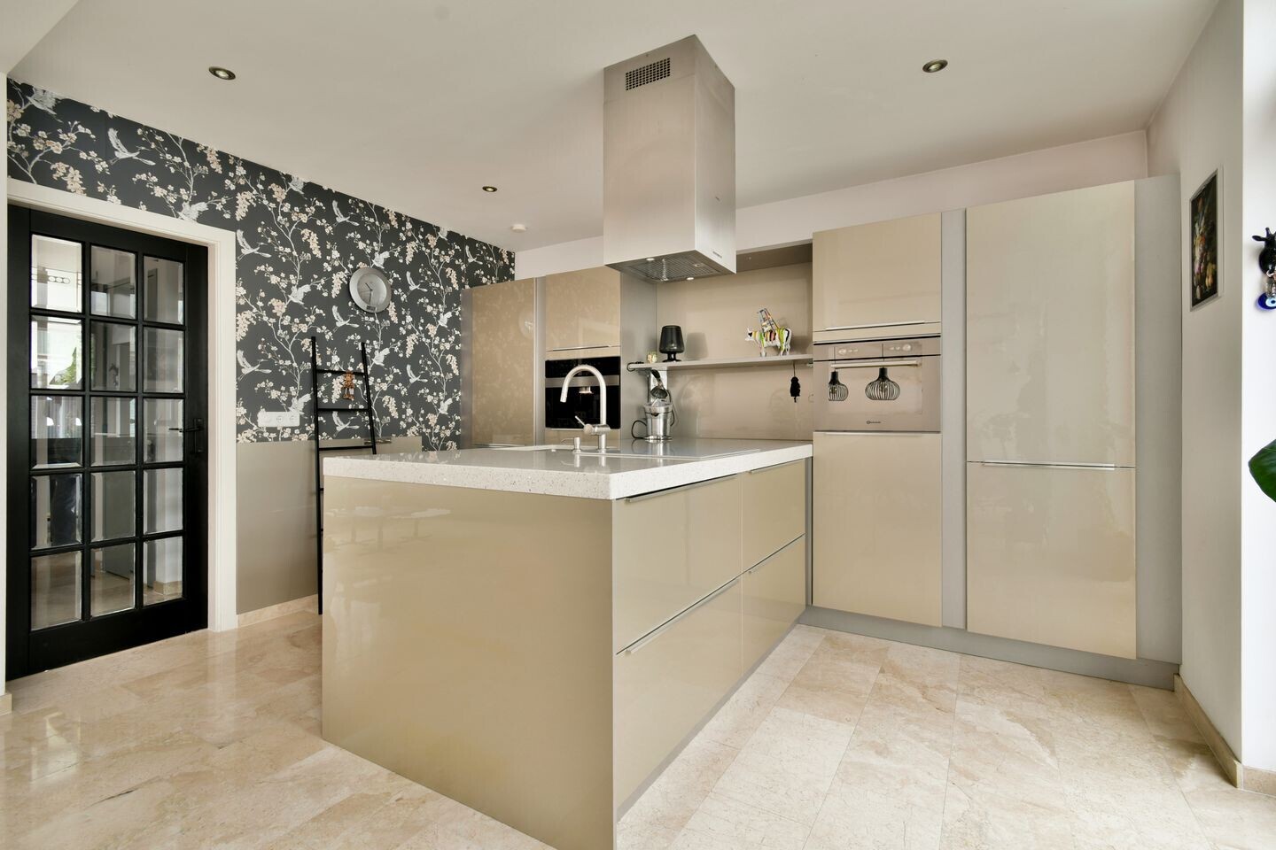 Tussenwoning te koop: Volkerakweg 54, Dordrecht
