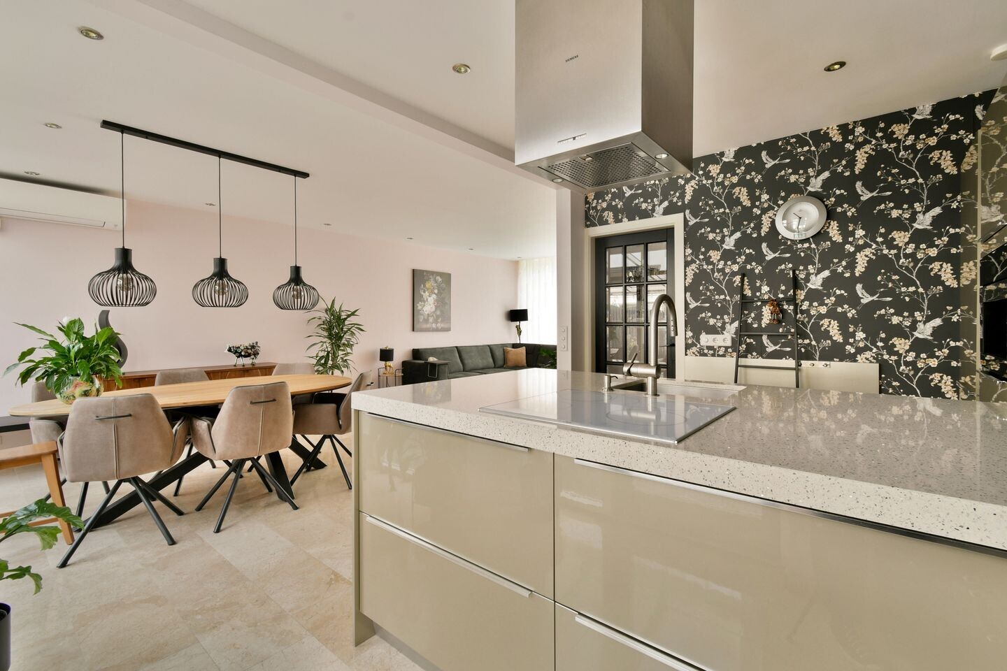 Tussenwoning te koop: Volkerakweg 54, Dordrecht