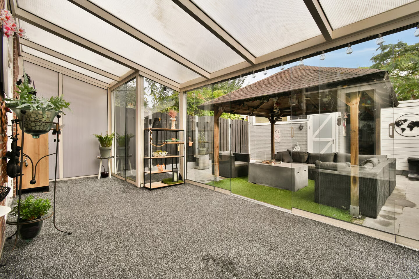 Tussenwoning te koop: Volkerakweg 54, Dordrecht