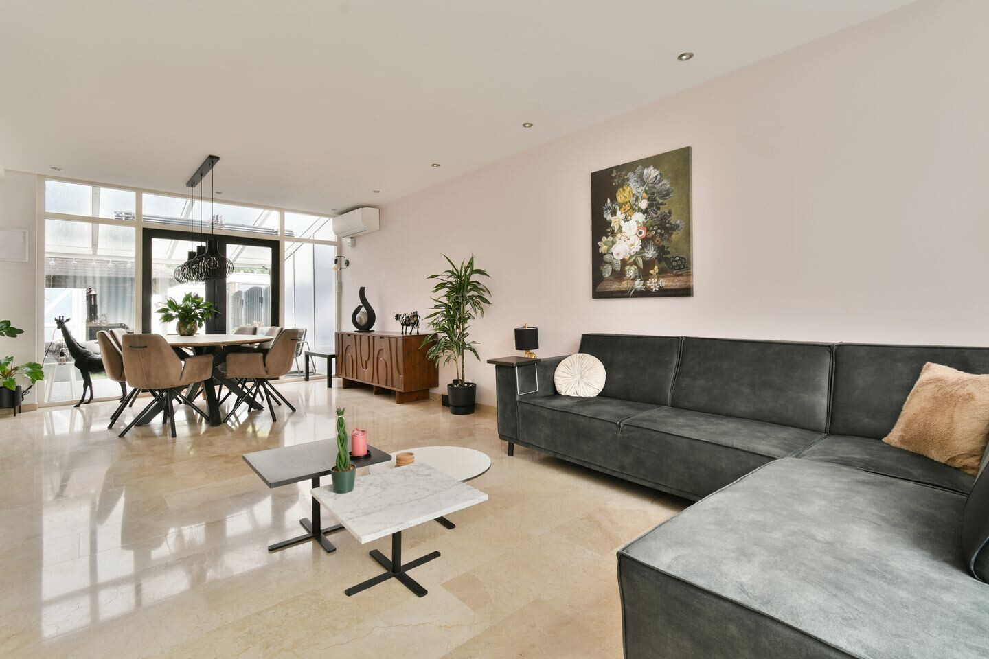 Tussenwoning te koop: Volkerakweg 54, Dordrecht