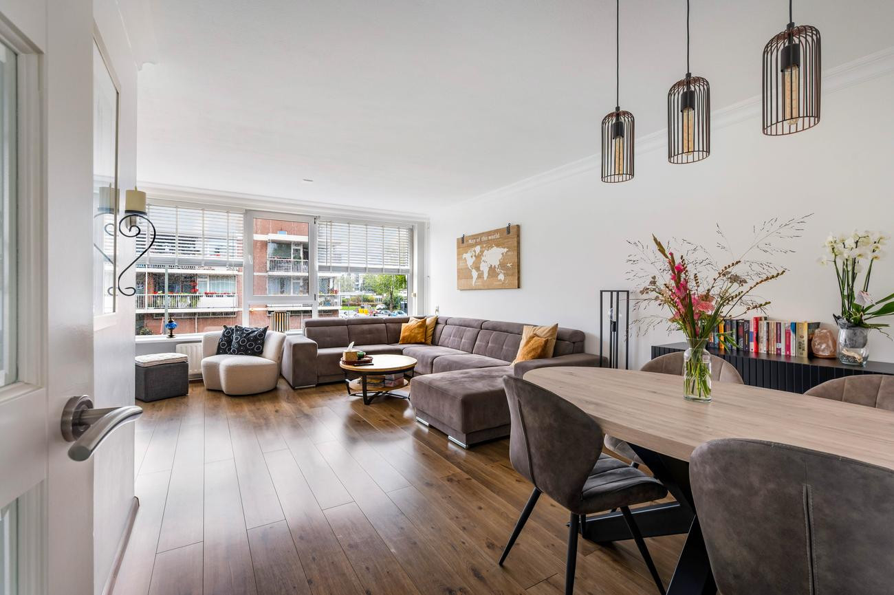 Tussenwoning te koop: Haringvlietstraat 4, Dordrecht