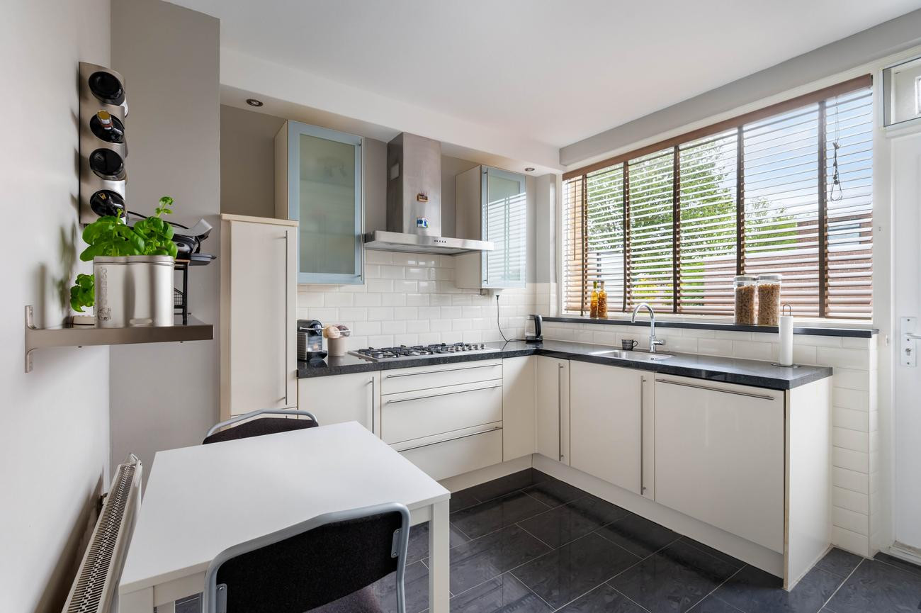 Tussenwoning te koop: Haringvlietstraat 4, Dordrecht