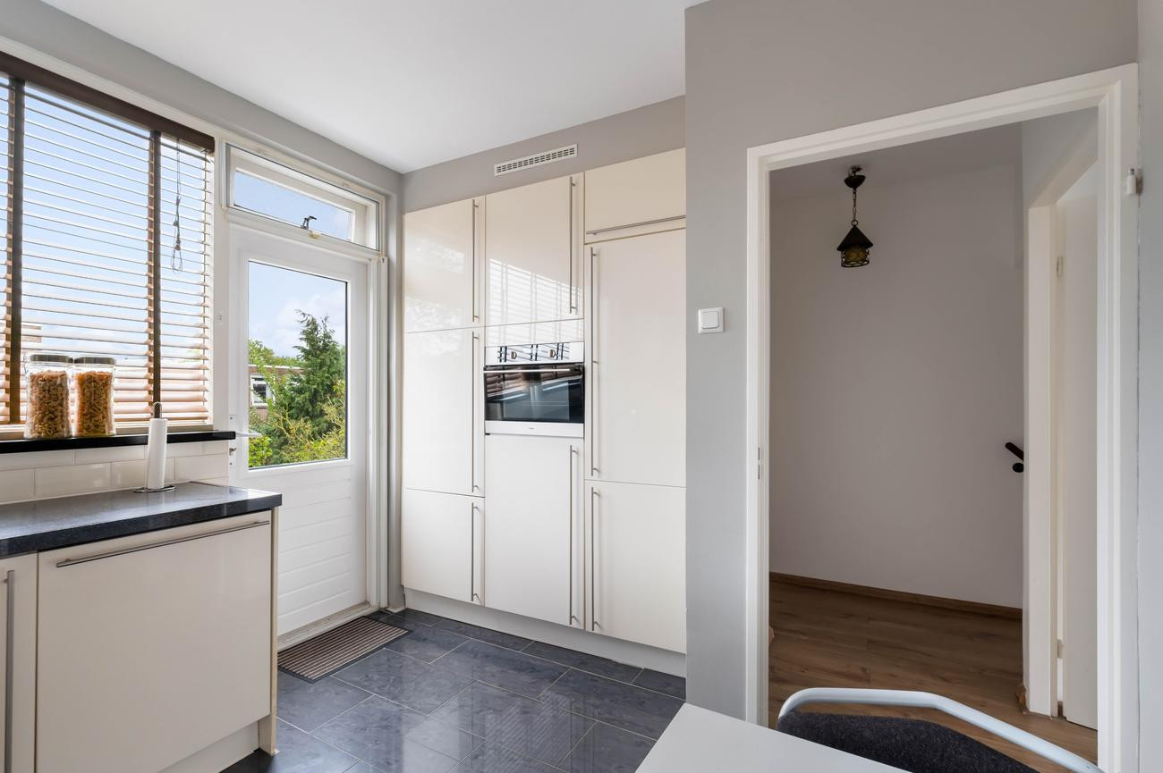 Tussenwoning te koop: Haringvlietstraat 4, Dordrecht