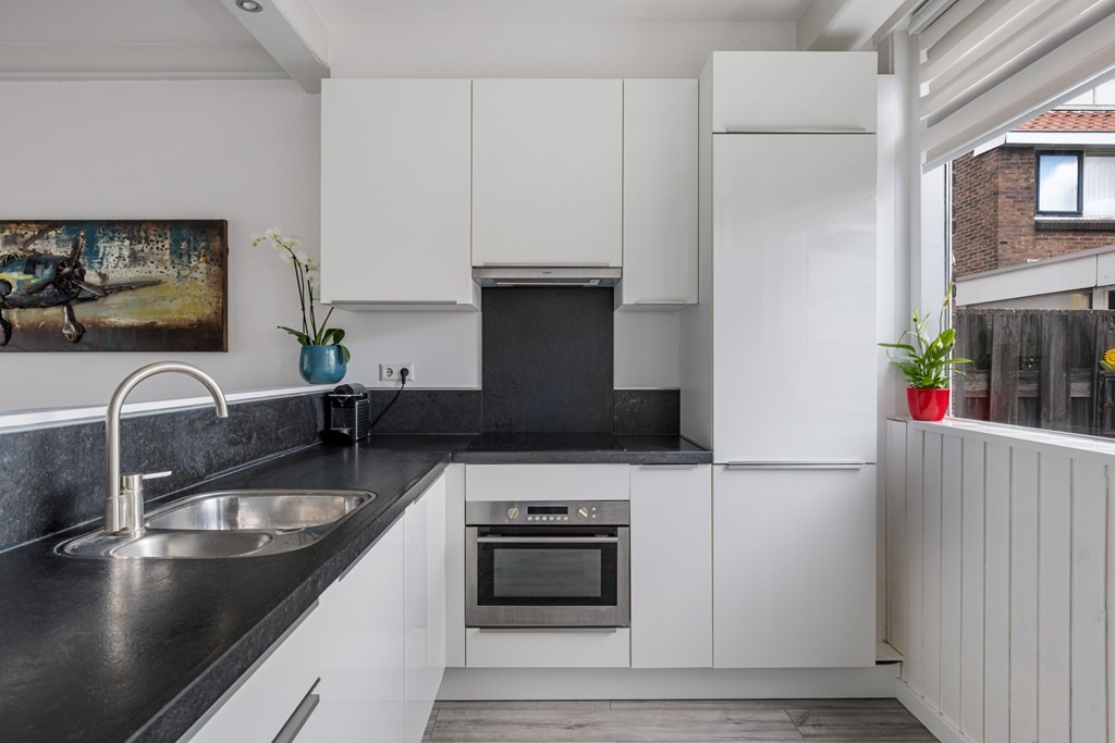Tussenwoning te koop: Merwedestraat 157, Dordrecht