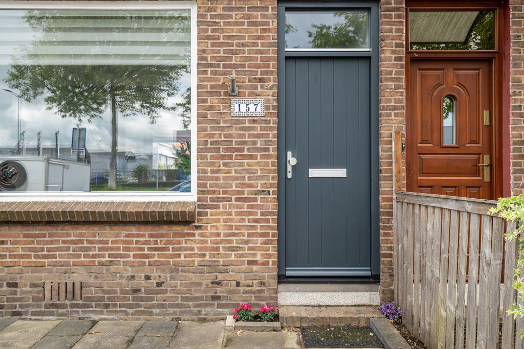 Tussenwoning te koop: Merwedestraat 157, Dordrecht