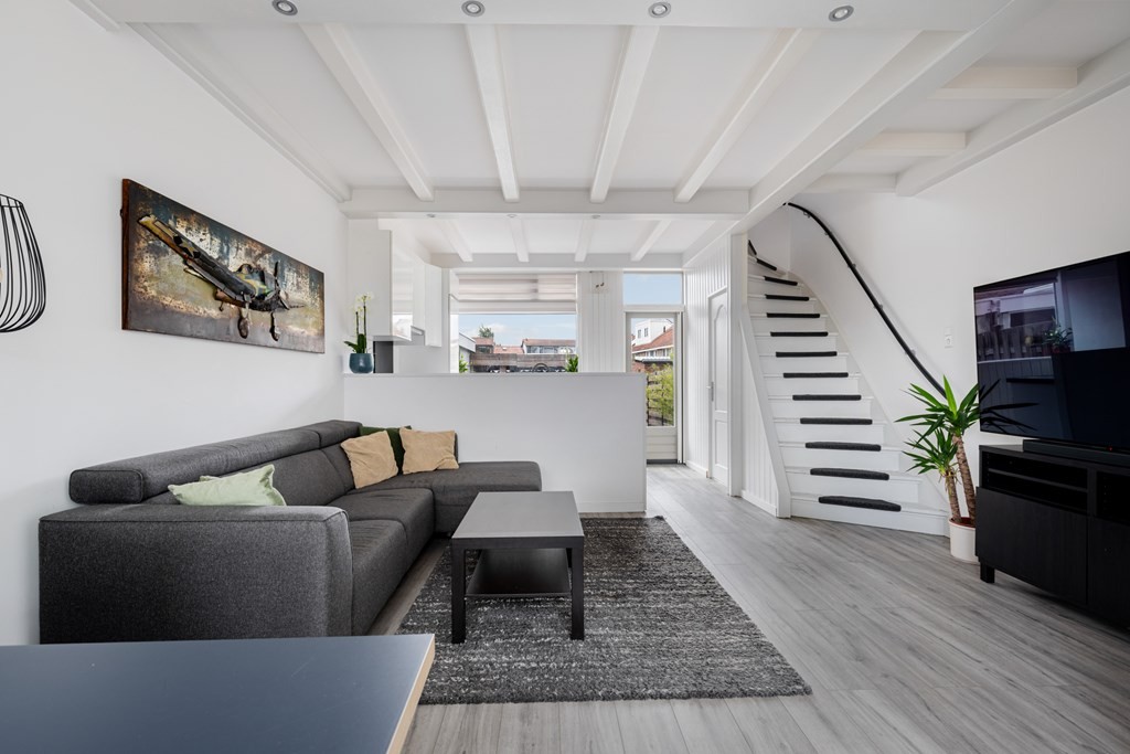 Tussenwoning te koop: Merwedestraat 157, Dordrecht