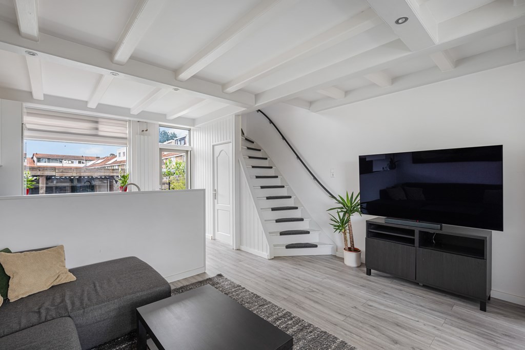 Tussenwoning te koop: Merwedestraat 157, Dordrecht