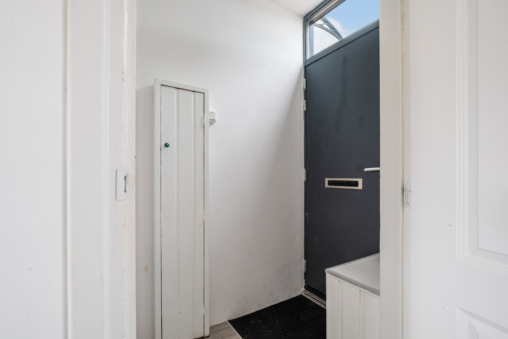 Tussenwoning te koop: Merwedestraat 157, Dordrecht