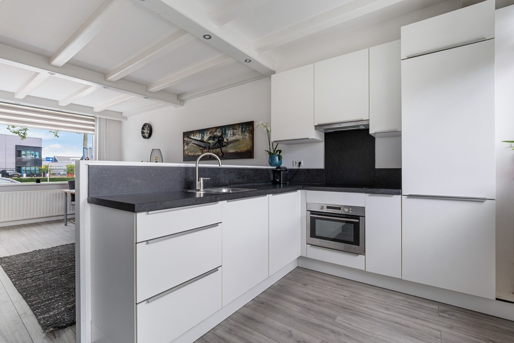 Tussenwoning te koop: Merwedestraat 157, Dordrecht