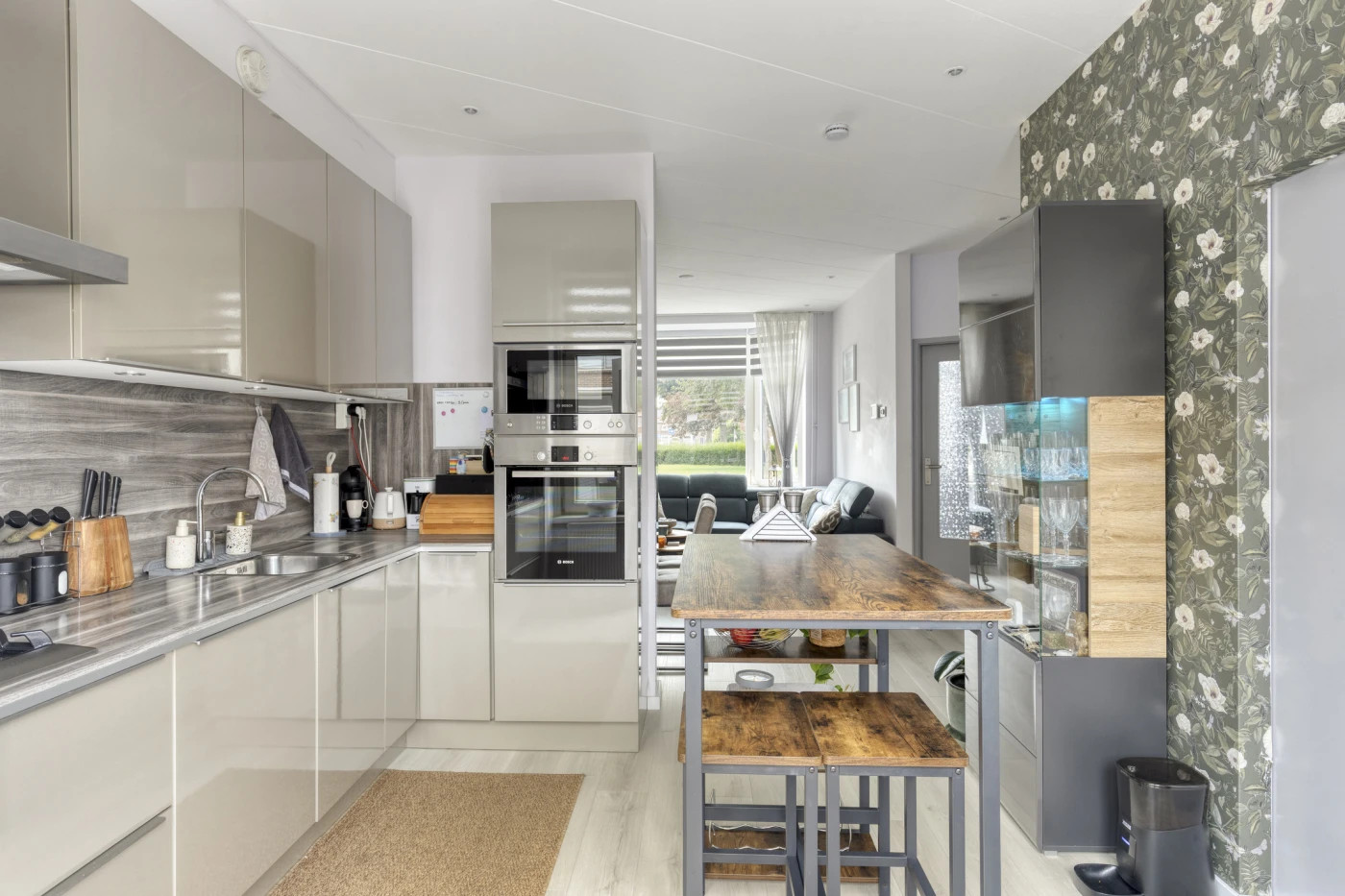 Tussenwoning te koop: Viottakade 94, Dordrecht