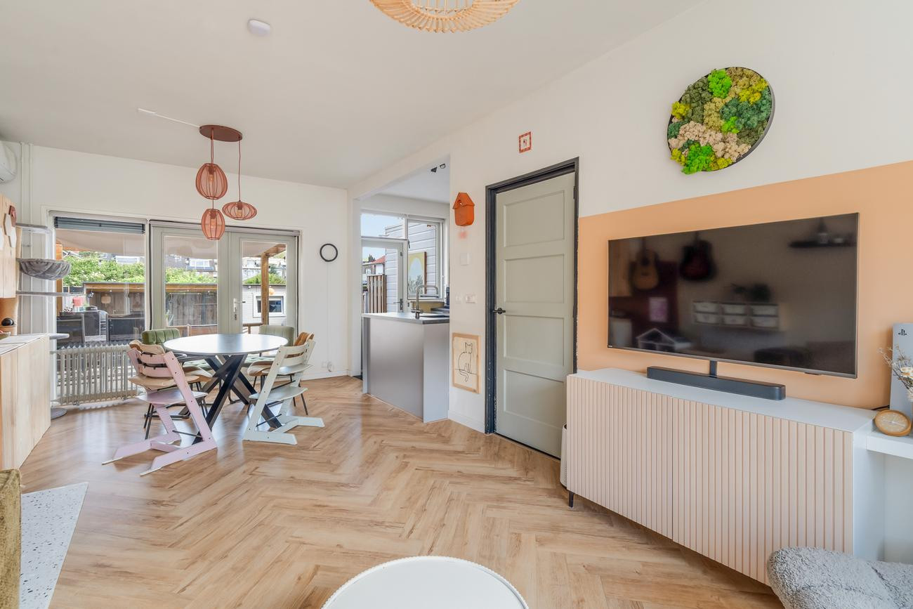 Hoekwoning te koop: Saksen-Weimarstraat 7, Dordrecht