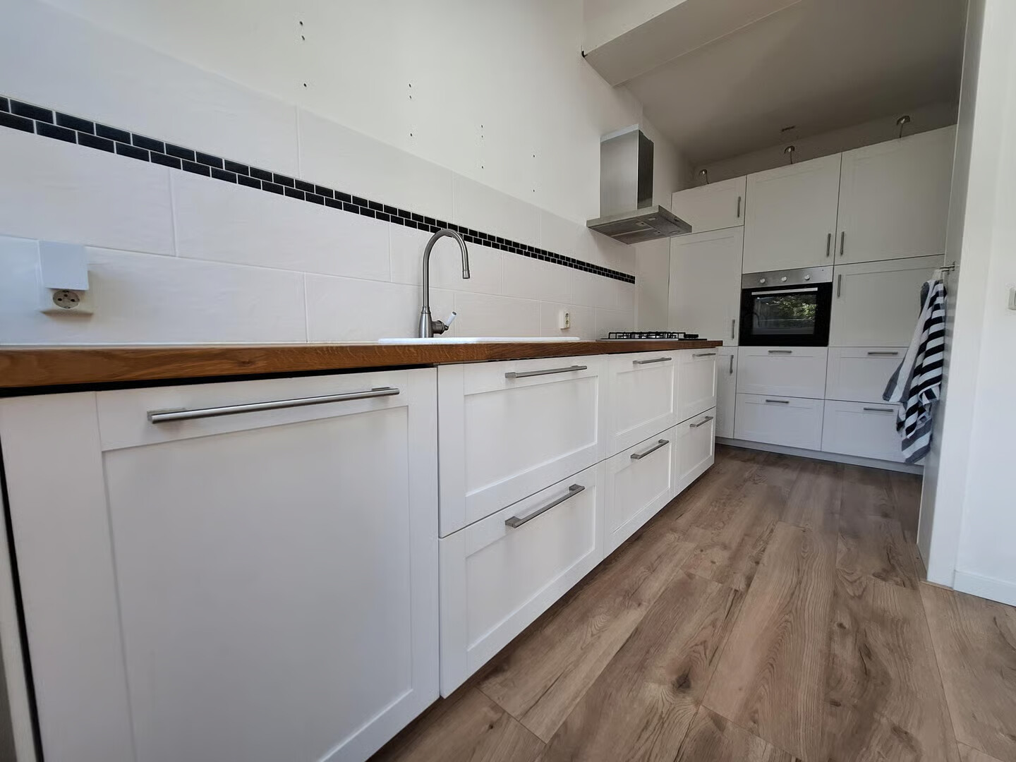 Tussenwoning te koop: Juliana van Stolbergstraat 34, Dordrecht