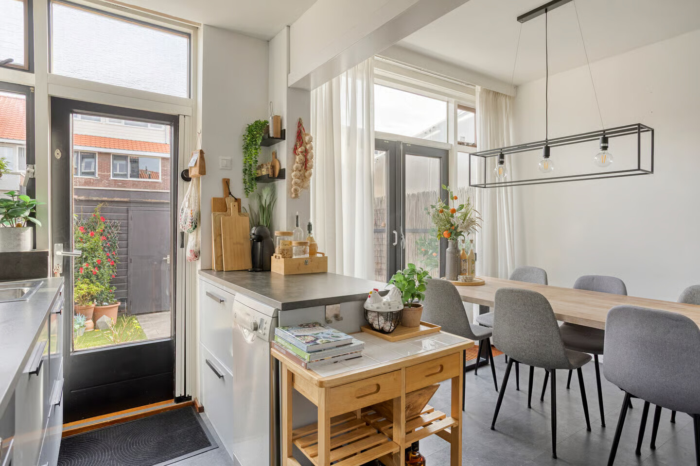 Tussenwoning te koop: Verhulststraat 76, Dordrecht