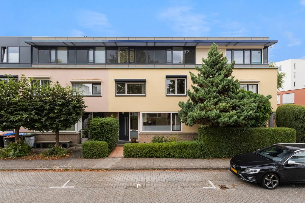 Tussenwoning te koop: Van Ravesteyn-erf 329, Dordrecht