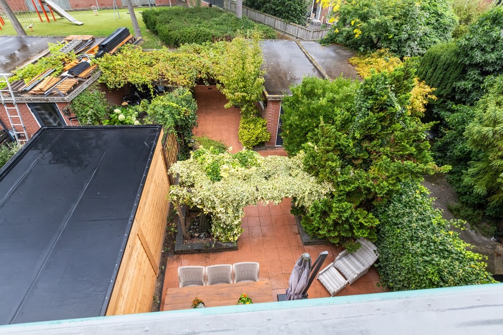 Tussenwoning te koop: Van Ravesteyn-erf 329, Dordrecht