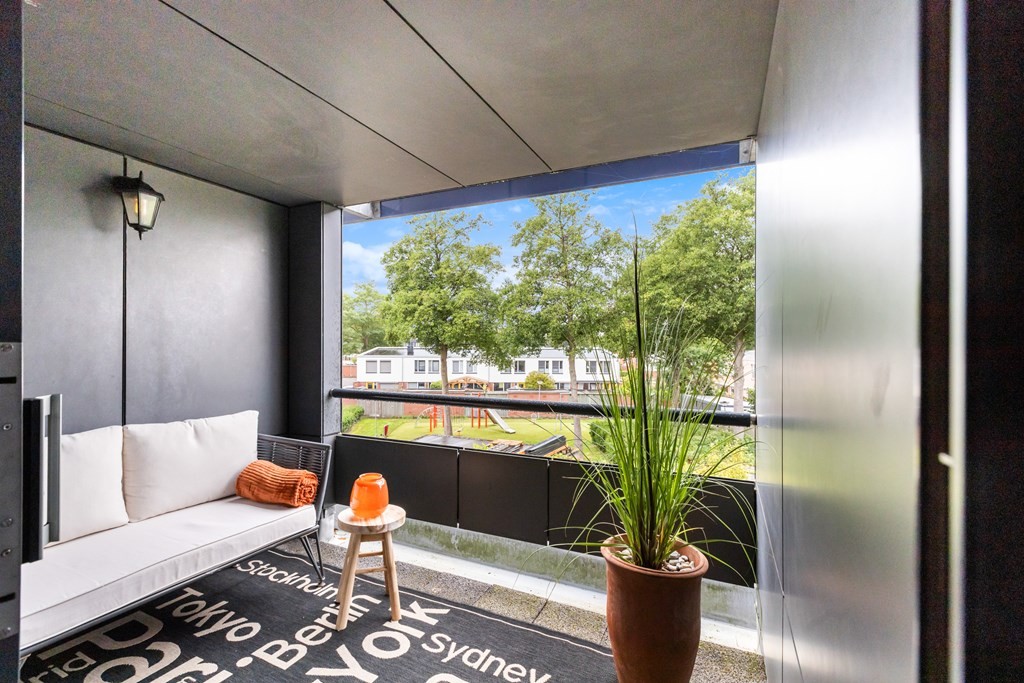 Tussenwoning te koop: Van Ravesteyn-erf 329, Dordrecht