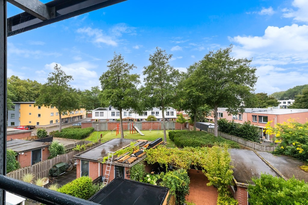 Tussenwoning te koop: Van Ravesteyn-erf 329, Dordrecht