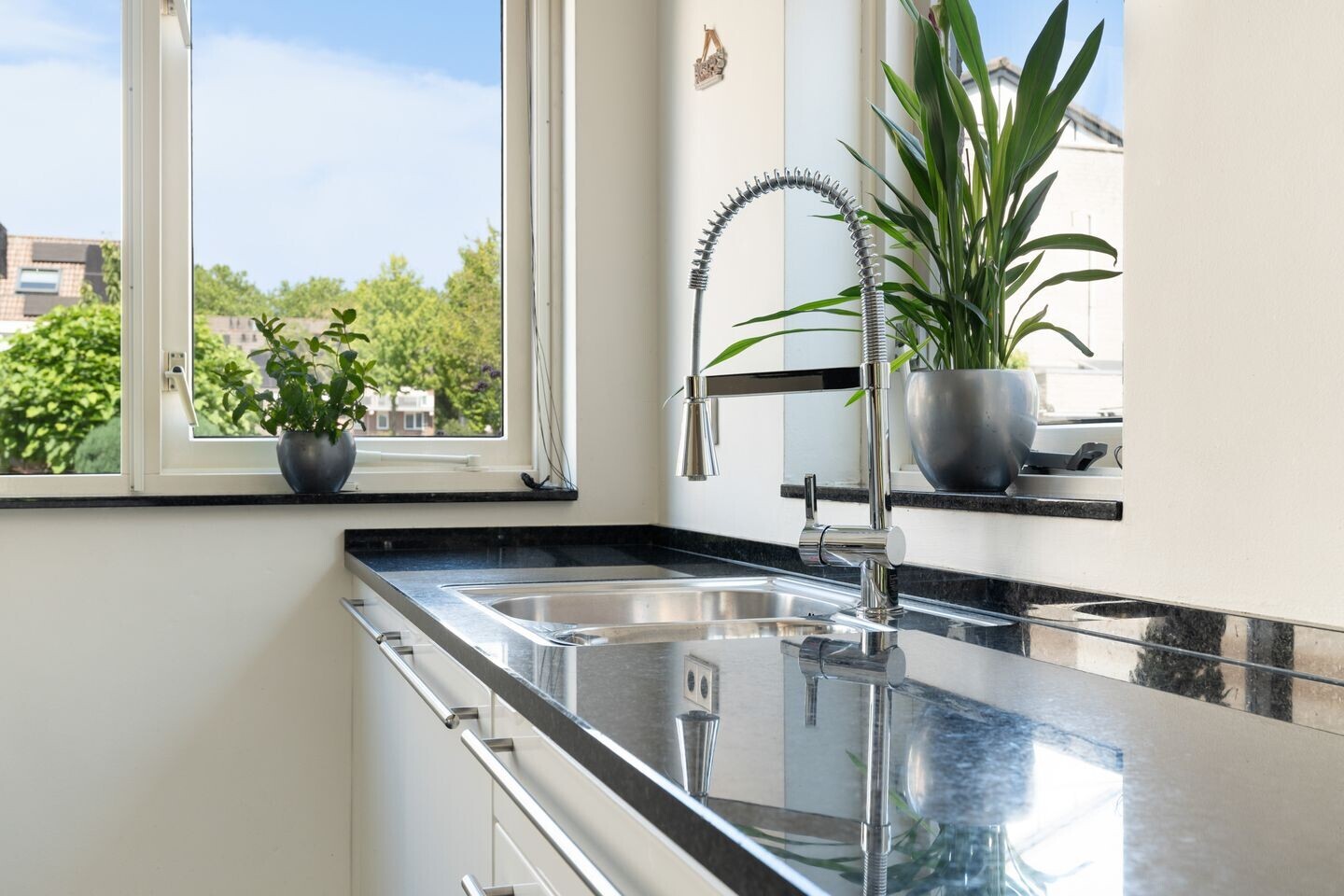 Tussenwoning te koop: Aletta Jacobs-erf 48, Dordrecht